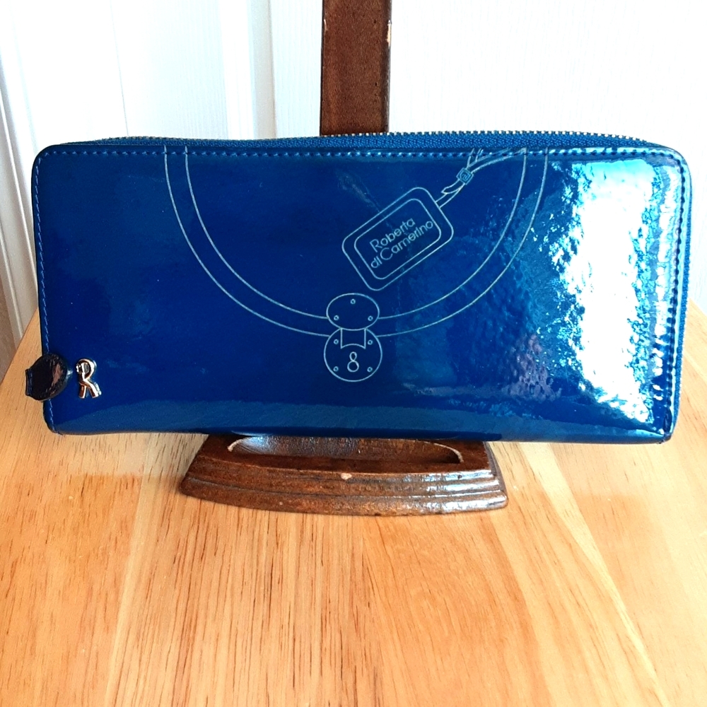 Roberta di Camerino Patent Leather Vintage Zip Around Blue Wallet